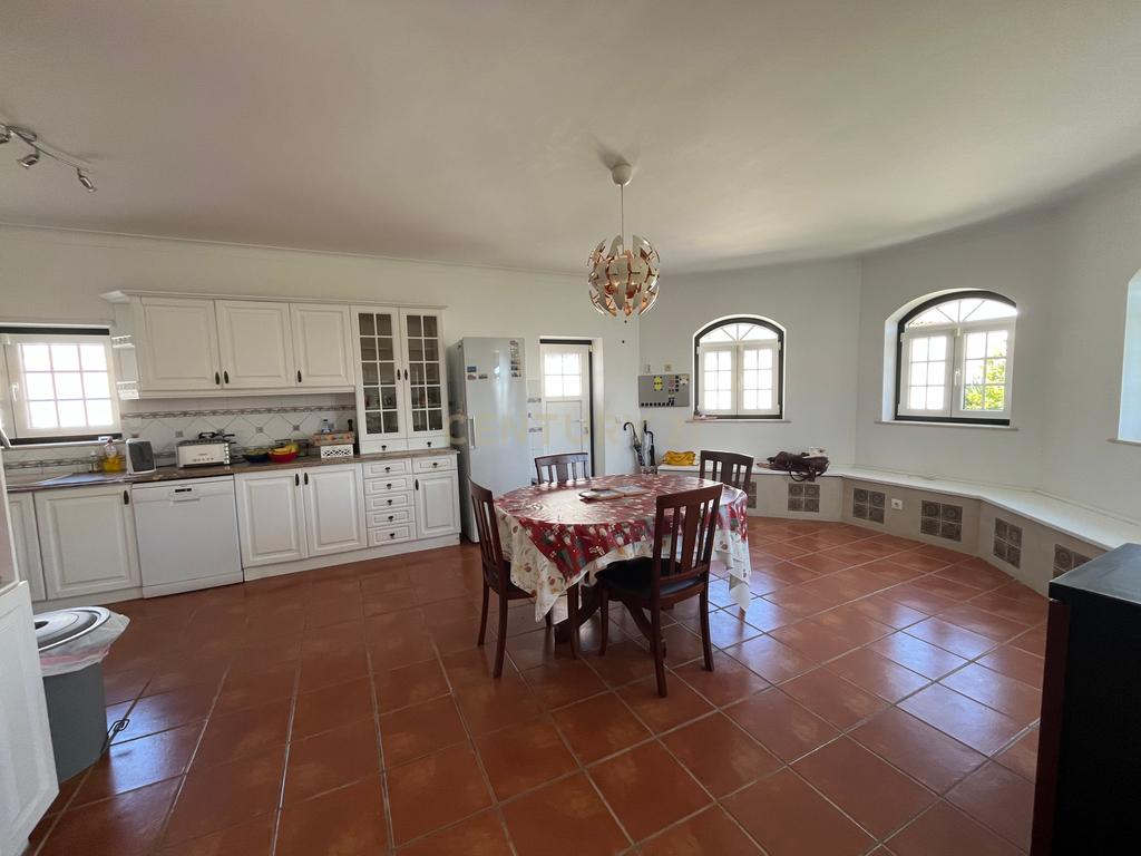 Moradia com 5 quartos em Vale Covo, Bombarral, com jardim, piscina, barbecue, adega e várias zonas de lazer - Image 48