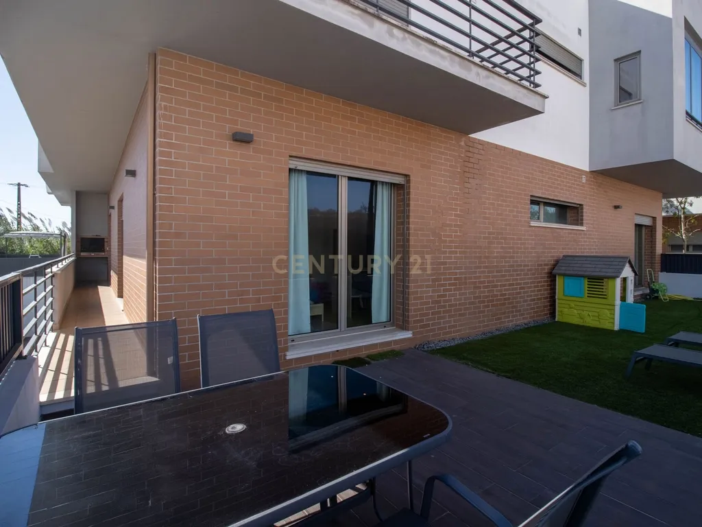 T3 com Terraço de 63 m² e Garagem de 70 m² | Comeira, Marinha Grande - Image 6
