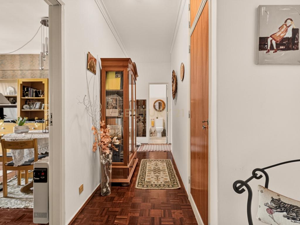 Apartamento T2 com Duas Varandas e Excelente Localização - Image 5