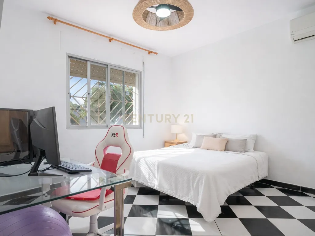 Propriedade única com 2 habitações independentes, piscina e zona desportiva em Alhaurín de la Torre - Image 14