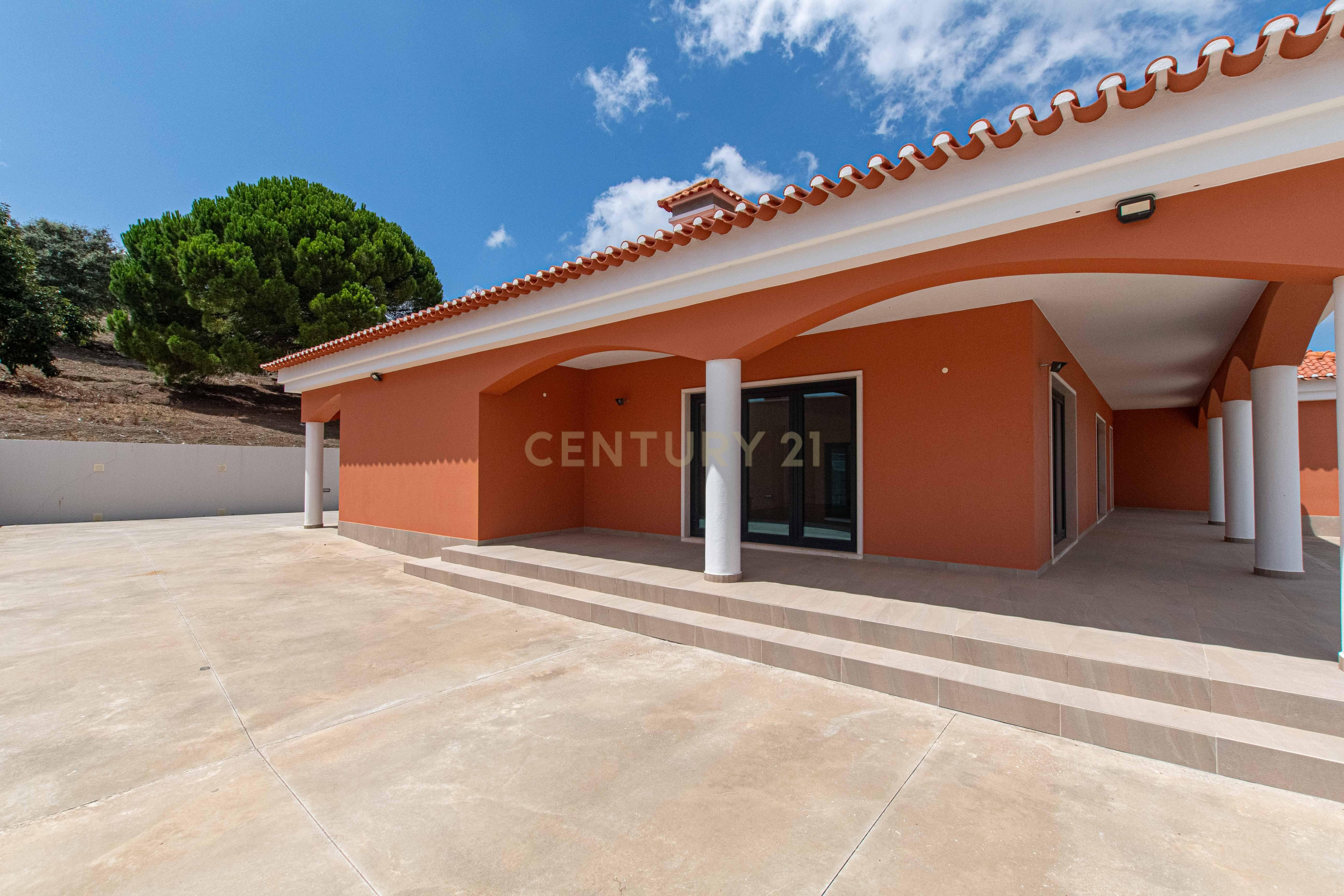 Fotografia 9 de Quinta Contemporânea T5 | Piscina Coberta | 8.280 m² de Terreno | Sobral de Monte Agraço