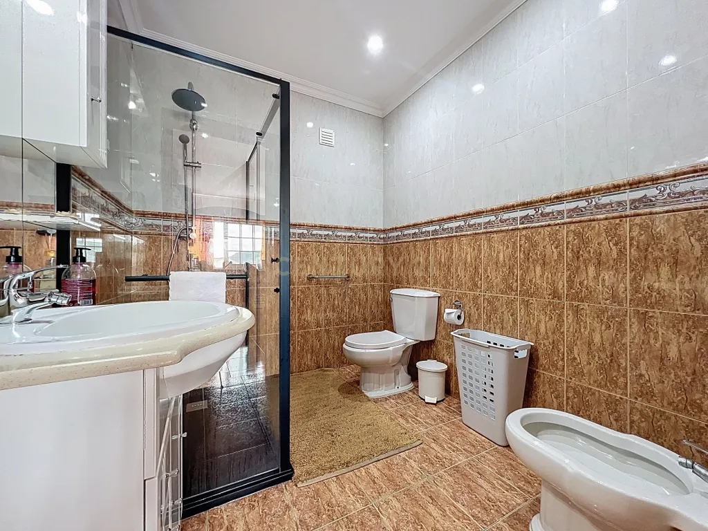 🏡 Moradia Única com Vista Mar — 3 Apartamentos | AL em Funcionamento | Feteiras, Ponta Delgada - Image 35