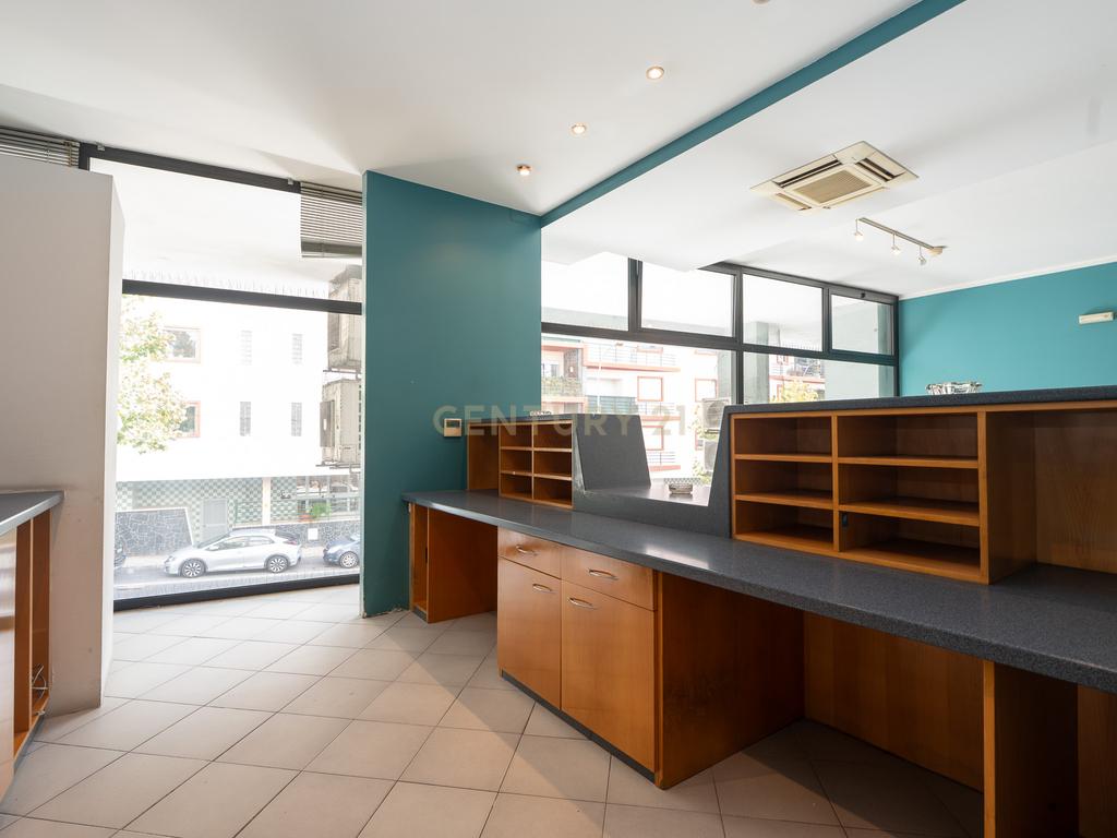 **Fantástica loja de dois pisos em Linda a Velha** - Image 13