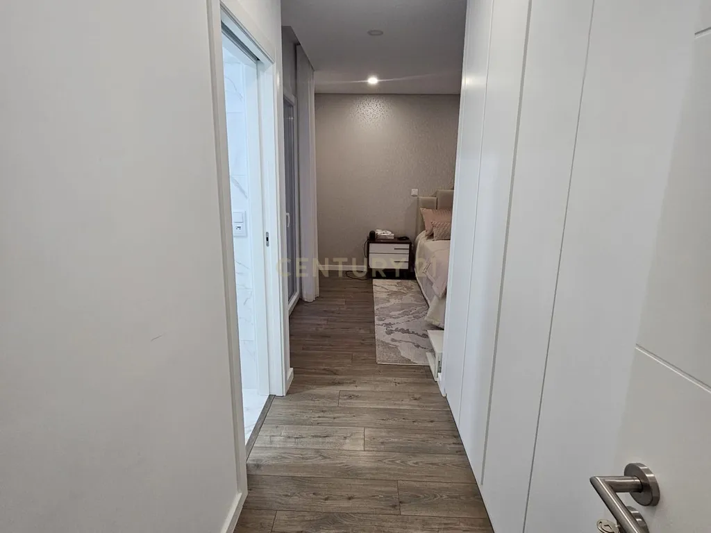 Moradia T4+1 de Luxo em Famões – Elegância, Conforto e Localização Premium - Image 7