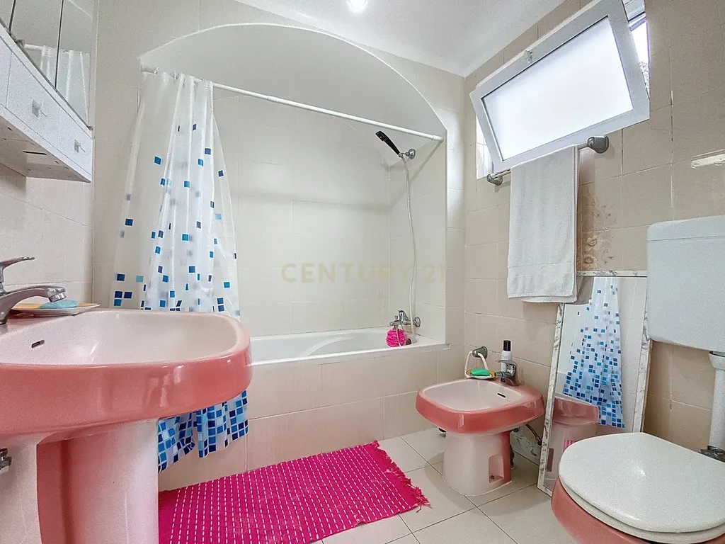 Encantadora Moradia T2 com Jardim em Ponta Delgada - Image 10