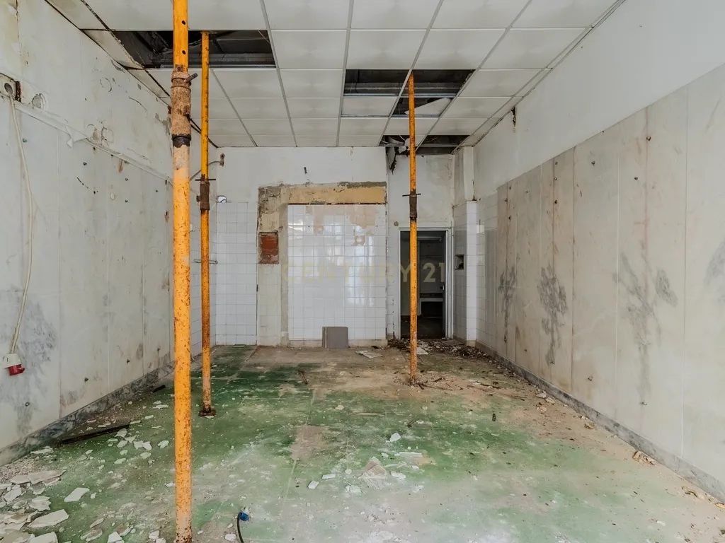 PRÉDIO PARA RECUPERAR, NO CENTRO HISTÓRICO DE PENICHE - Image 55