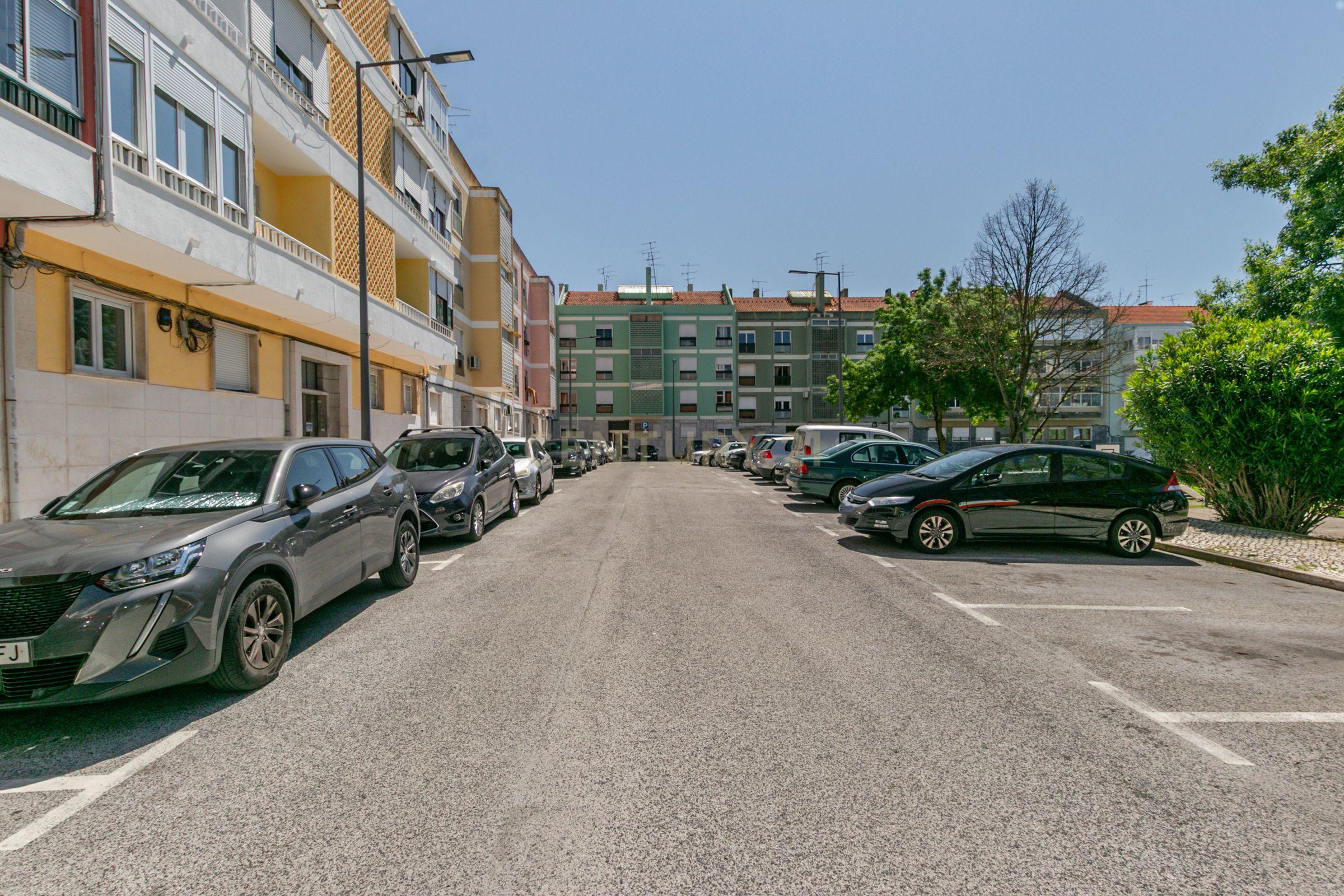 Apartamento T2 Remodelado em São Domingos de Benfica, Lisboa - Image 18