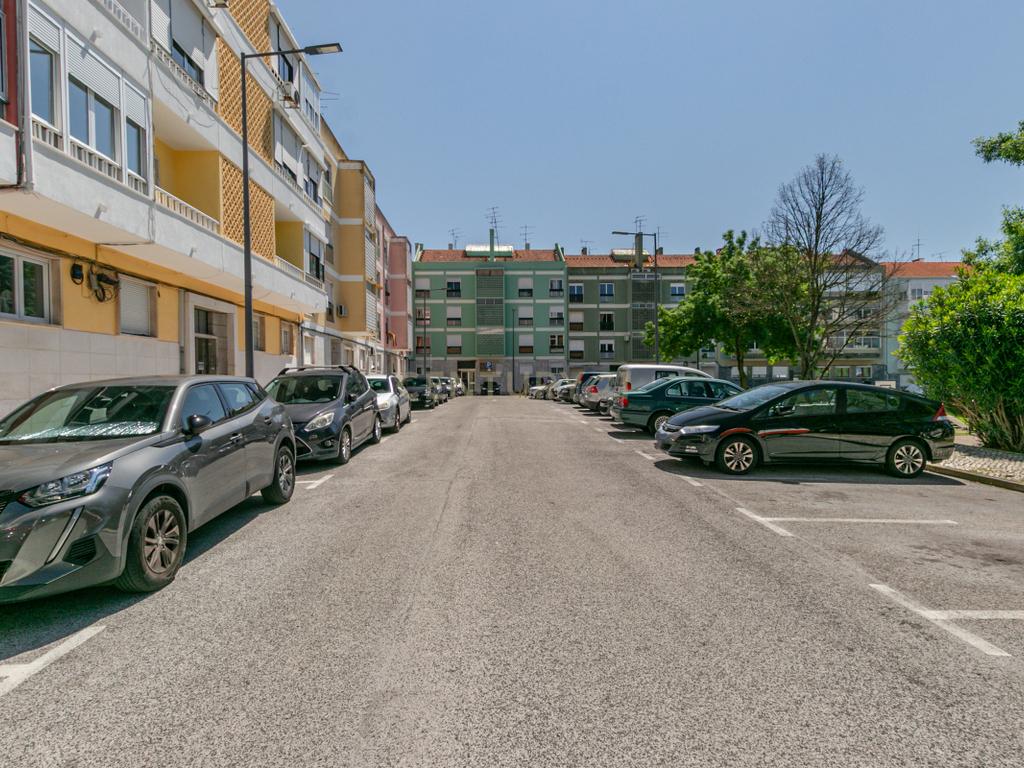 Apartamento T2 Remodelado em São Domingos de Benfica, Lisboa - Image 18