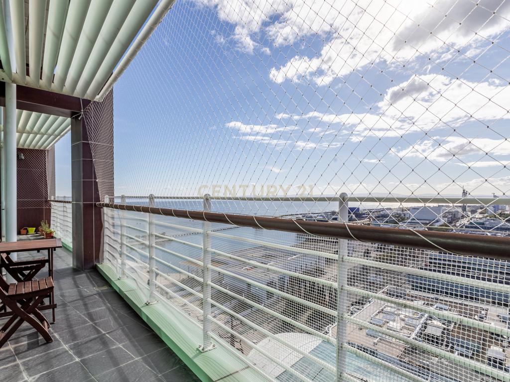 T3 Duplex na Torre de São Rafael com Vista Deslumbrante sobre o Tejo no Parque das Nações - Image 41