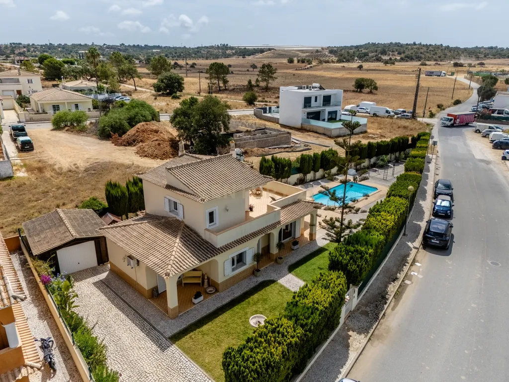 Moradia Independente T3, com Piscina e Amplo Espaço Exterior, em Algoz. - Image 28