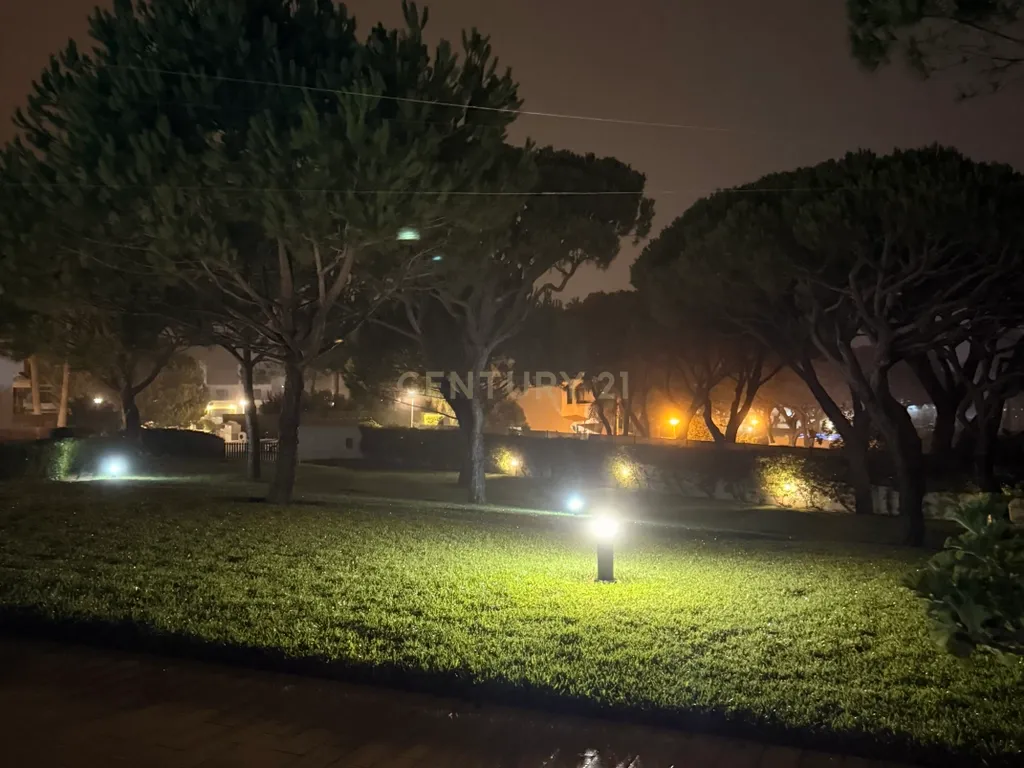 Moradia na Praia da Falésia em condomínio privado com piscina, e grande jardim. - Image 58