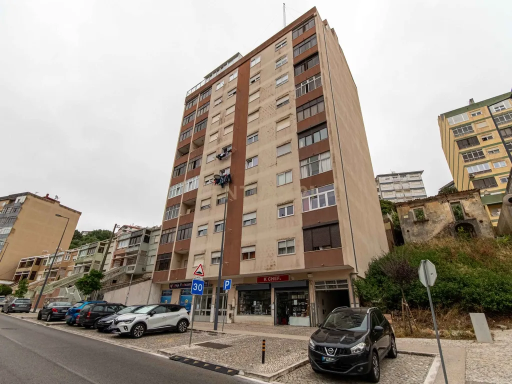 Apartamento T3 + 74m2 de área extra em Agualva-Cacém - Image 22
