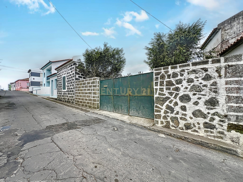 🏡 Moradia T1 tradicional – Freguesia dos Arrifes / Ponta Delgada - Image 1