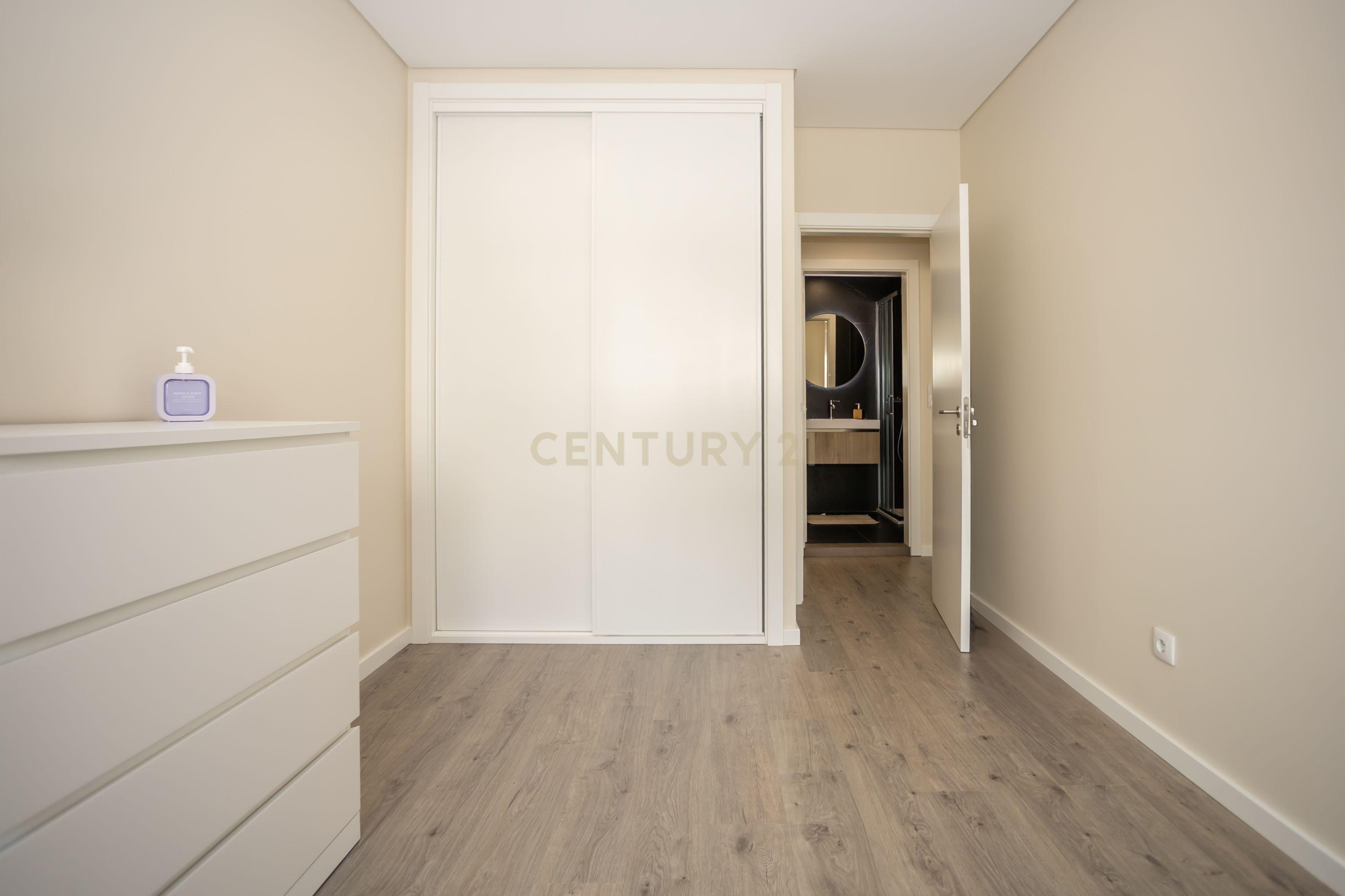 Apartamento T3 Remodelado | Bairro Novo | Seixal - Image 23