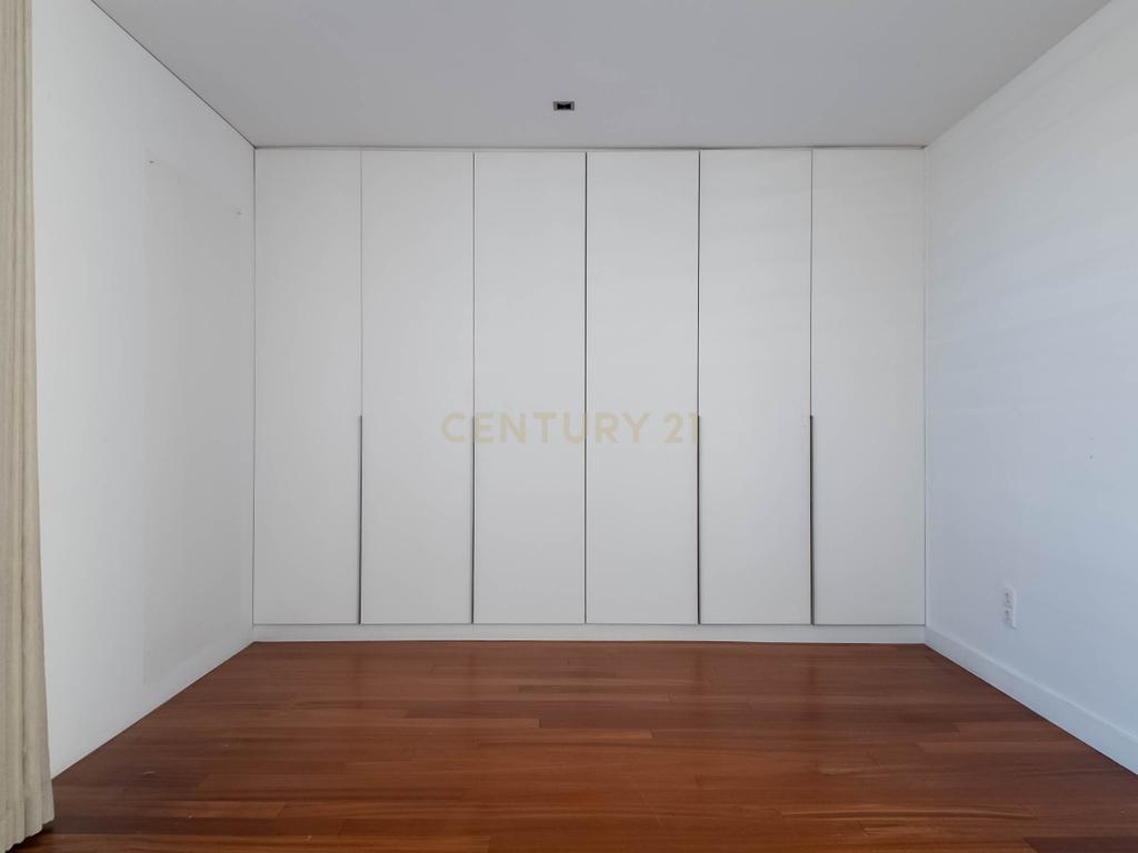 Luxuosa Moradia em Santo Tirso com Vista Panorâmica - Image 57