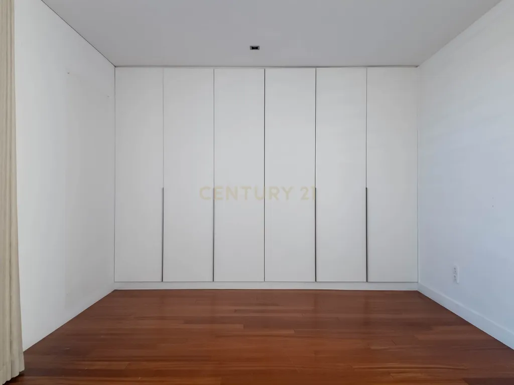 Luxuosa Moradia em Santo Tirso com Vista Panorâmica - Image 57
