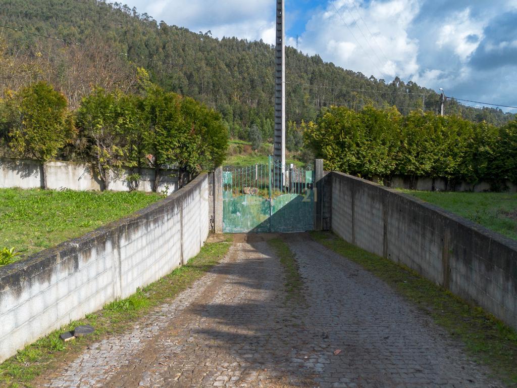 Deslumbrante Quinta T5 com terreno urbano de 5000m2 em Aguiar de Sousa - Image 61