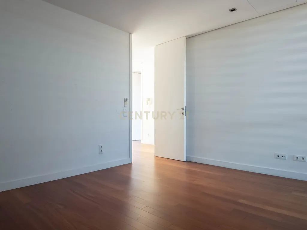 Luxuosa Moradia em Santo Tirso com Vista Panorâmica - Image 62