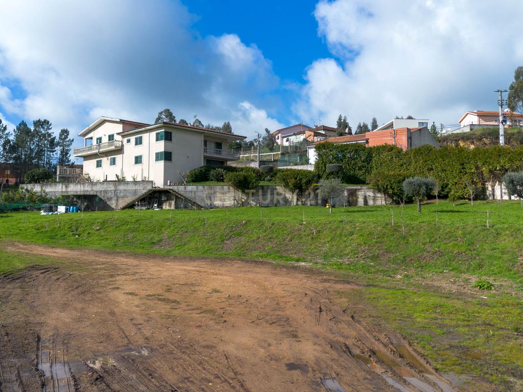 Deslumbrante Quinta T5 com terreno urbano de 5000m2 em Aguiar de Sousa - Image 68