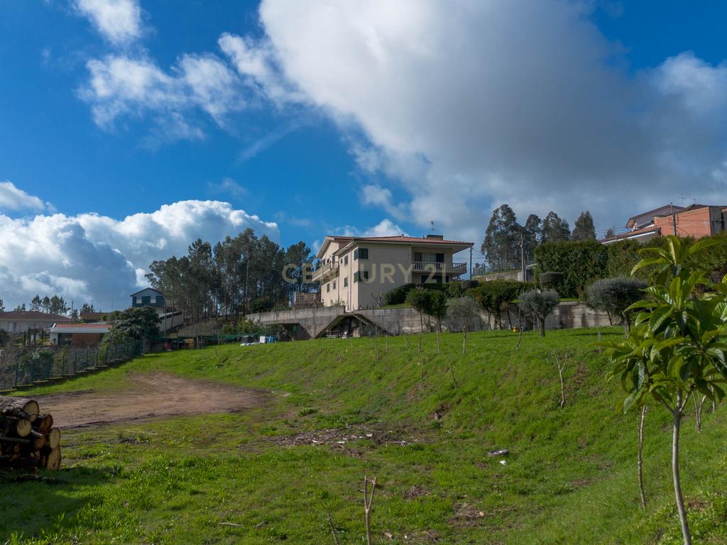 Deslumbrante Quinta T5 com terreno urbano de 5000m2 em Aguiar de Sousa - Image 62