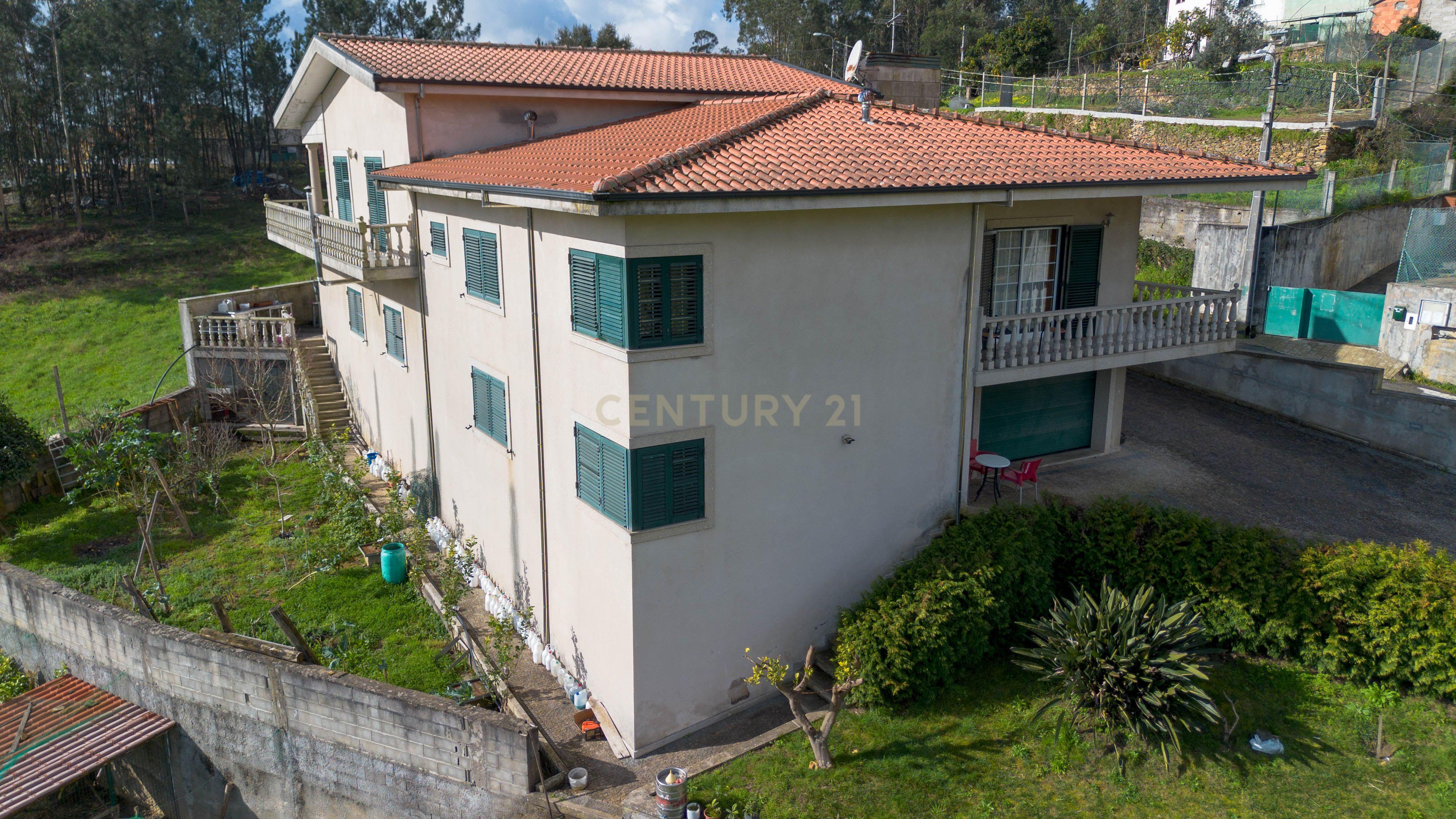 Deslumbrante Quinta T5 com terreno urbano de 5000m2 em Aguiar de Sousa - Image 64
