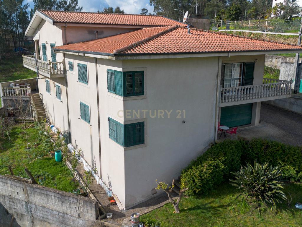 Deslumbrante Quinta T5 com terreno urbano de 5000m2 em Aguiar de Sousa - Image 64