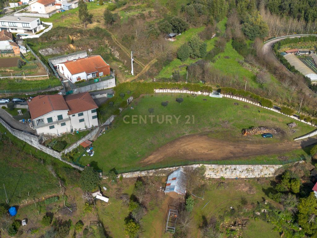 Deslumbrante Quinta T5 com terreno urbano de 5000m2 em Aguiar de Sousa - Image 74