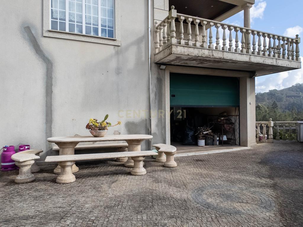 Deslumbrante Quinta T5 com terreno urbano de 5000m2 em Aguiar de Sousa - Image 66