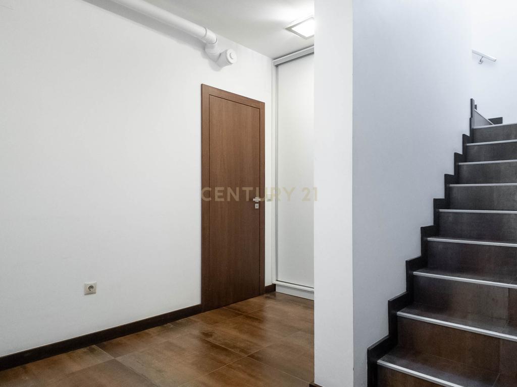 Moradia  de Luxo T4 ( como Nova ) em São Pedro da Cova - Image 46