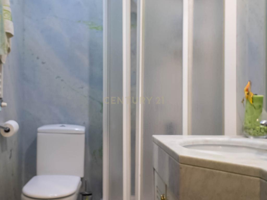 Deslumbrante Quinta T5 com terreno urbano de 5000m2 em Aguiar de Sousa - Image 26
