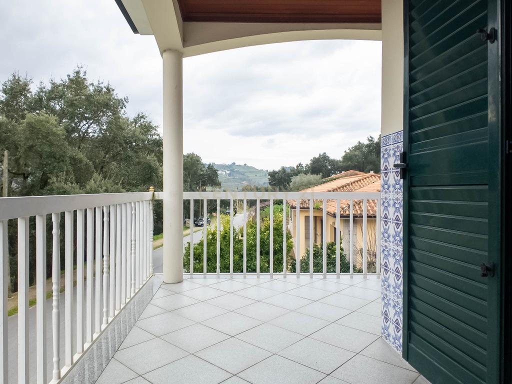Moradia T3, de 4 frentes, vista Rio - Baião, Porto - Image 23