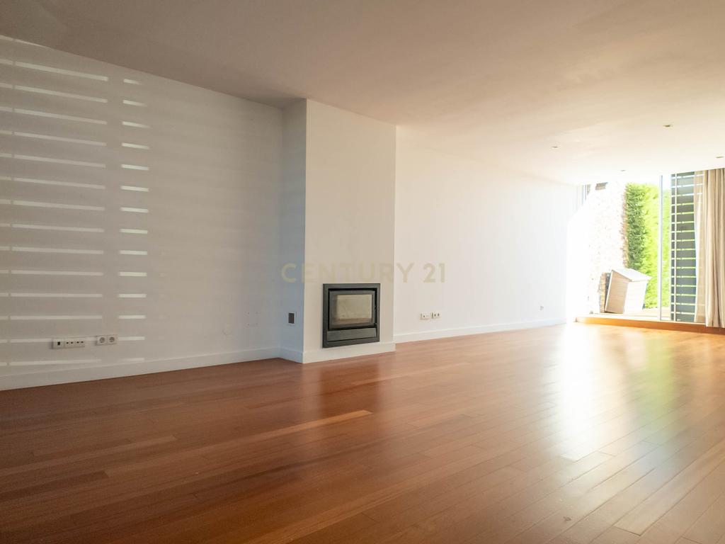 Luxuosa Moradia em Santo Tirso com Vista Panorâmica - Image 43