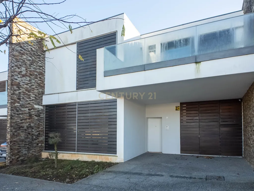 Luxuosa Moradia em Santo Tirso com Vista Panorâmica - Image 67