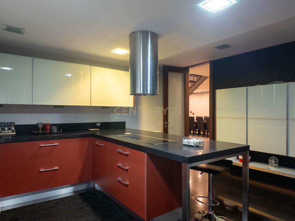 Moradia  de Luxo T4 ( como Nova ) em São Pedro da Cova - Image 32