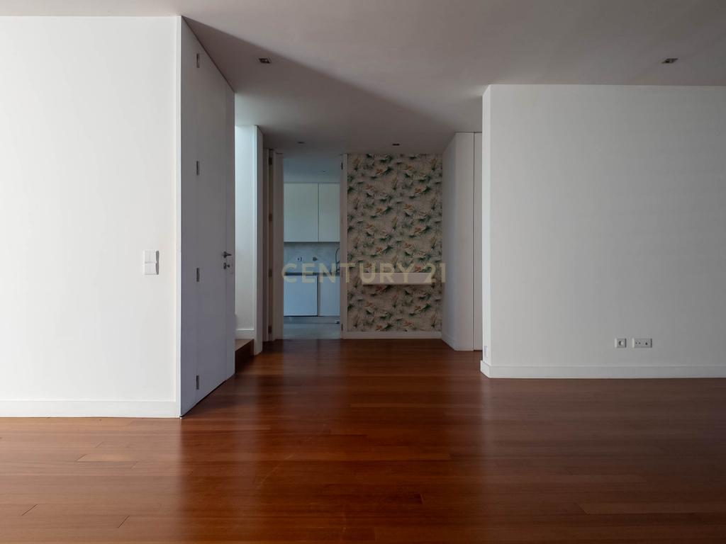 Luxuosa Moradia em Santo Tirso com Vista Panorâmica - Image 39