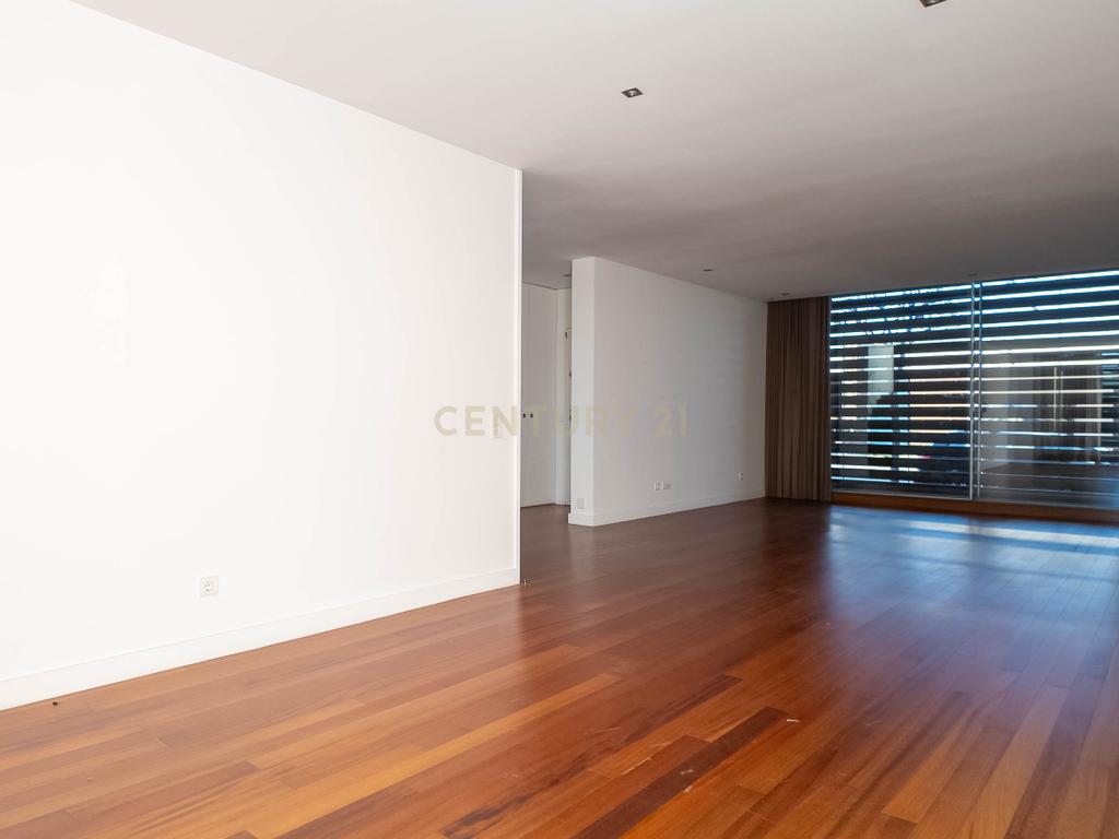 Luxuosa Moradia em Santo Tirso com Vista Panorâmica - Image 38