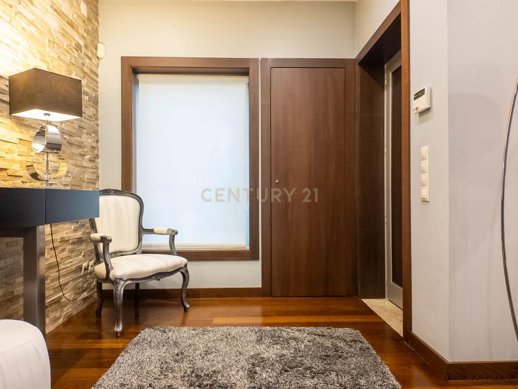 Moradia  de Luxo T4 ( como Nova ) em São Pedro da Cova - Image 12