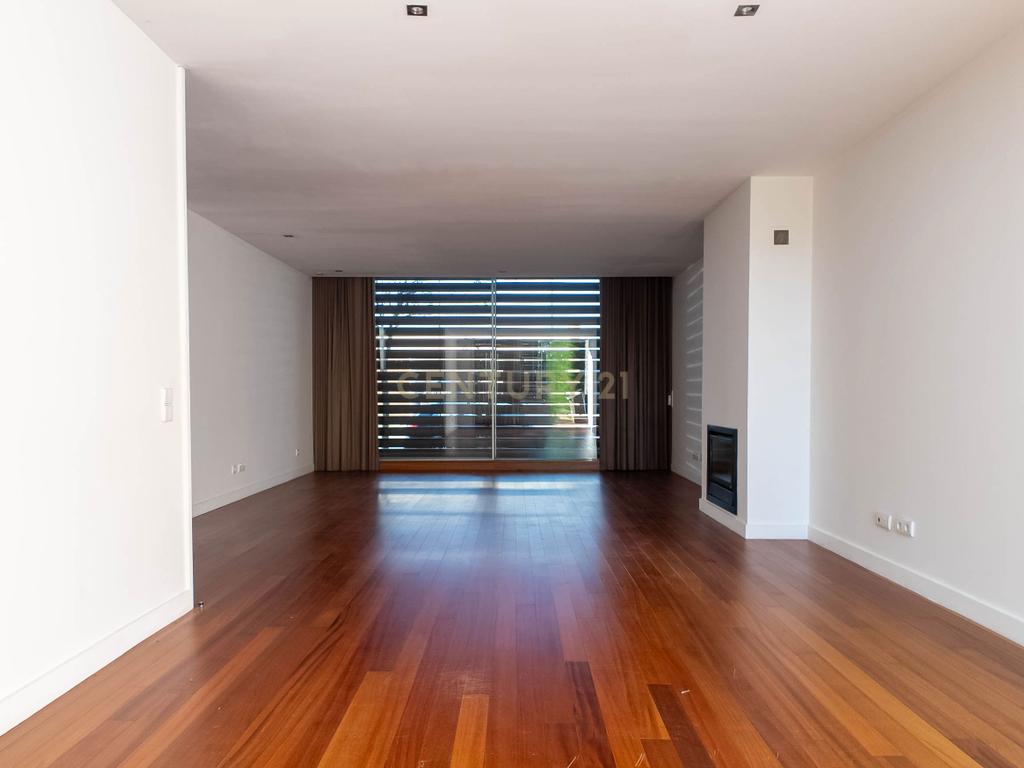 Luxuosa Moradia em Santo Tirso com Vista Panorâmica - Image 25