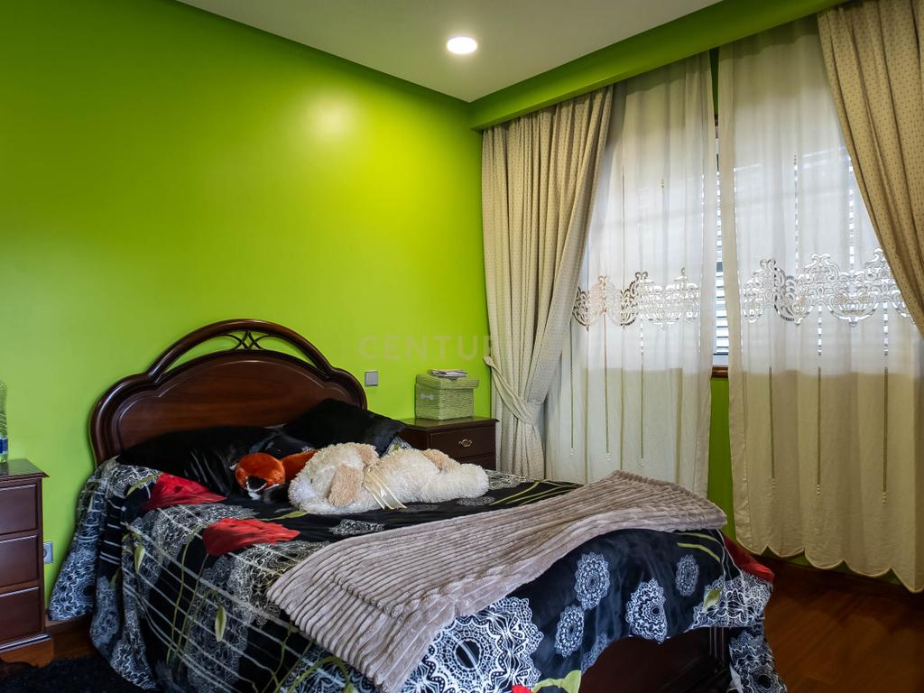 Deslumbrante Quinta T5 com terreno urbano de 5000m2 em Aguiar de Sousa - Image 21