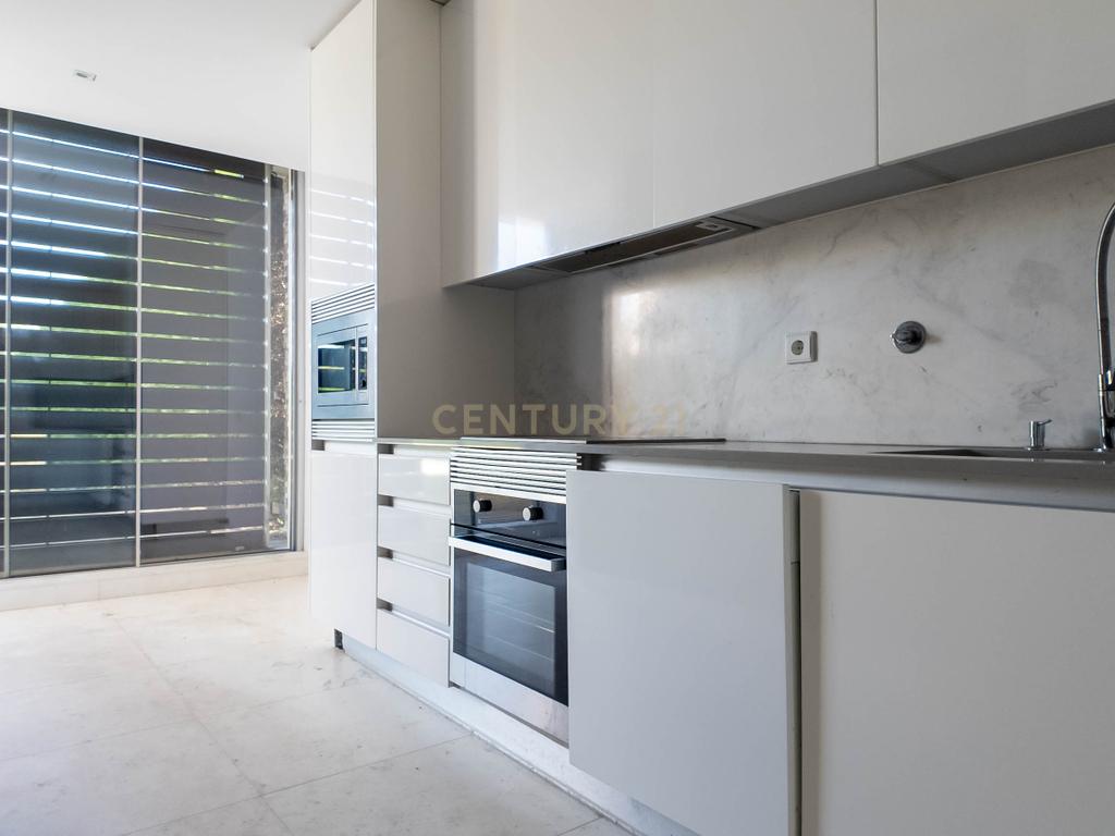 Luxuosa Moradia em Santo Tirso com Vista Panorâmica - Image 36