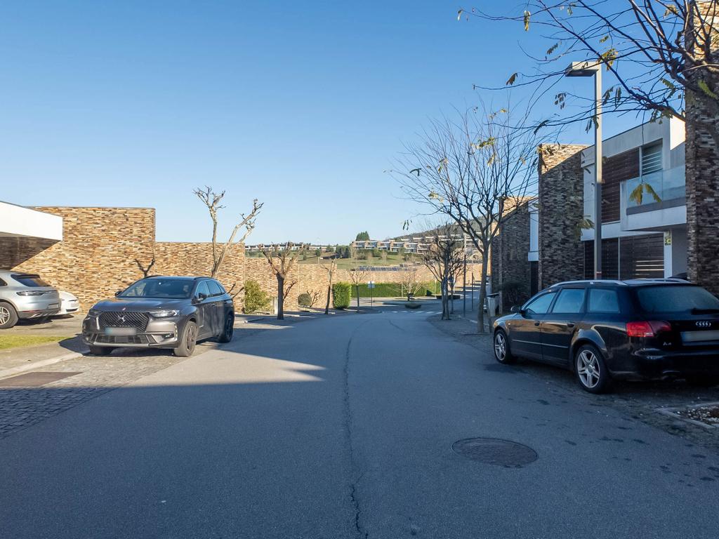 Luxuosa Moradia em Santo Tirso com Vista Panorâmica - Image 8