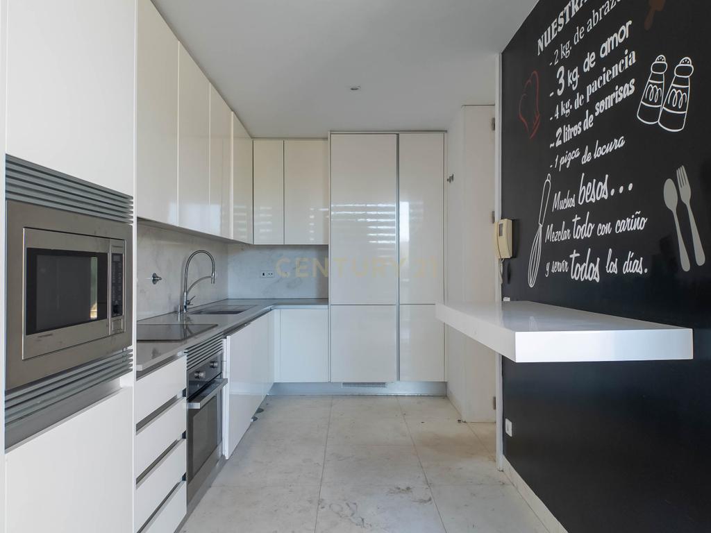 Luxuosa Moradia em Santo Tirso com Vista Panorâmica - Image 50