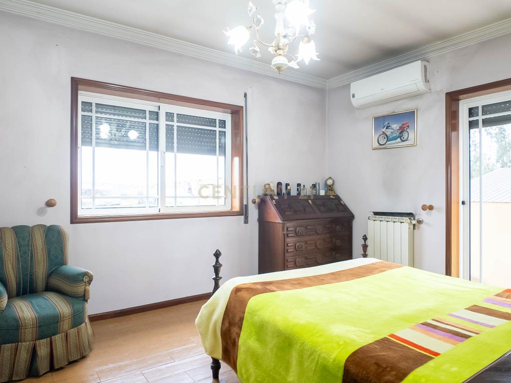 Moradia T3 com anexos, logradouro e garagem em Paredes - Image 12