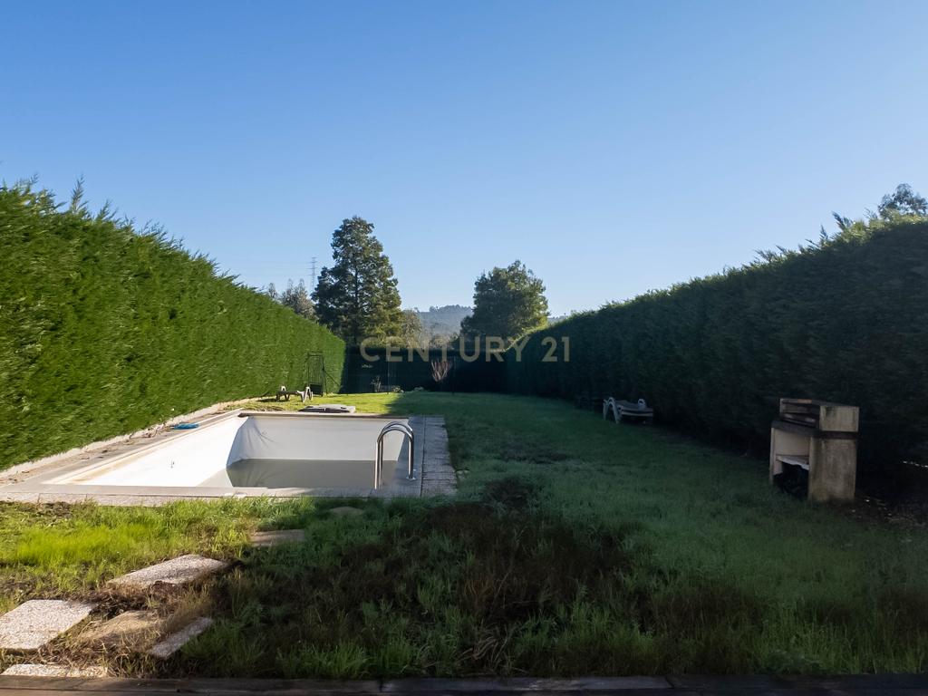 Luxuosa Moradia em Santo Tirso com Vista Panorâmica - Image 33