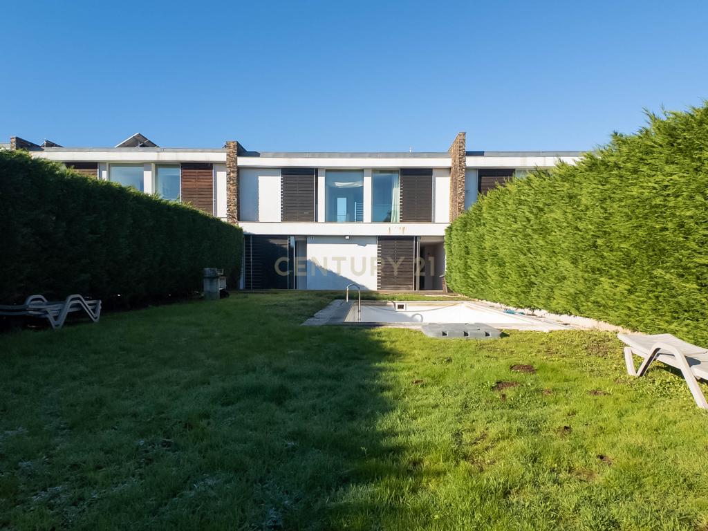 Luxuosa Moradia em Santo Tirso com Vista Panorâmica - Image 32
