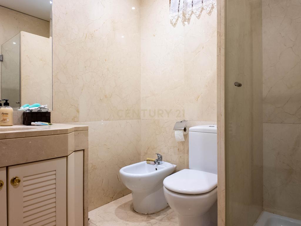 Deslumbrante Quinta T5 com terreno urbano de 5000m2 em Aguiar de Sousa - Image 38