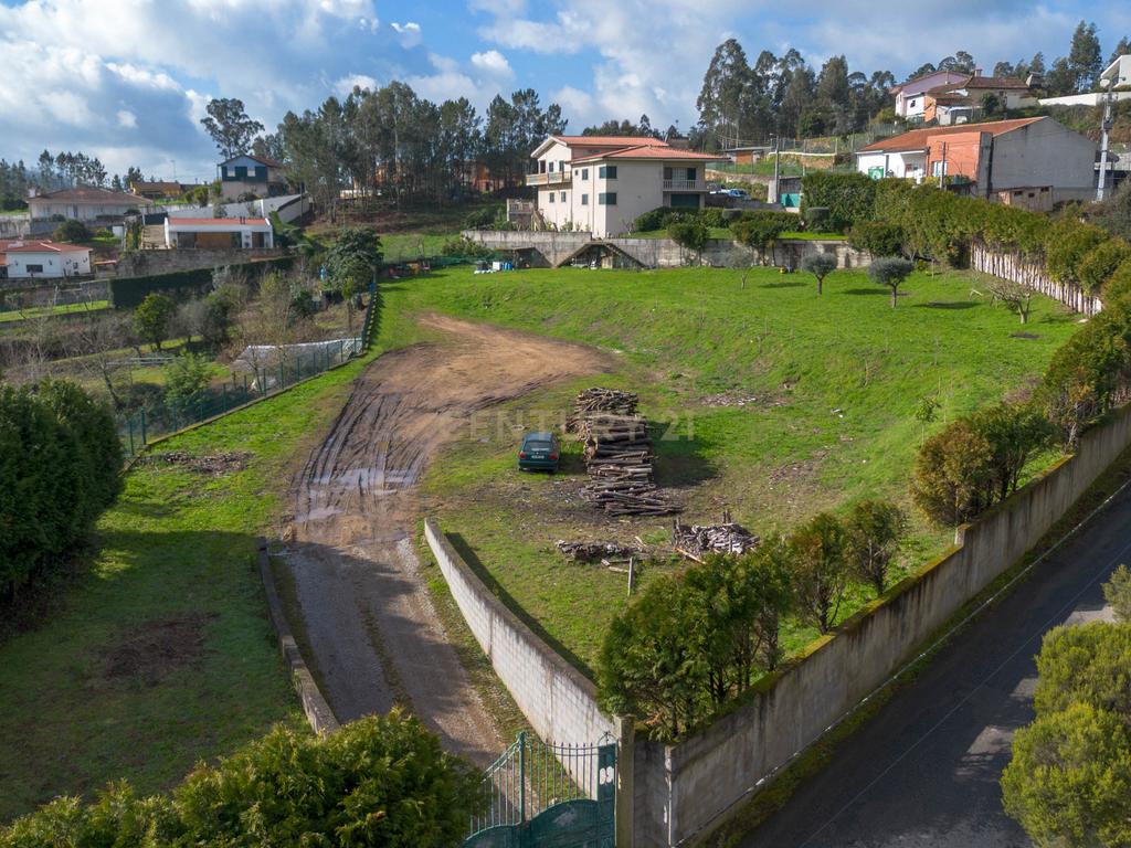 Deslumbrante Quinta T5 com terreno urbano de 5000m2 em Aguiar de Sousa - Image 76