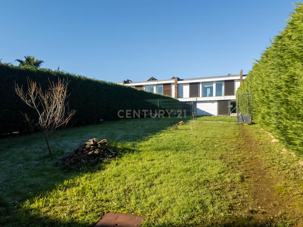 Luxuosa Moradia em Santo Tirso com Vista Panorâmica - Image 23