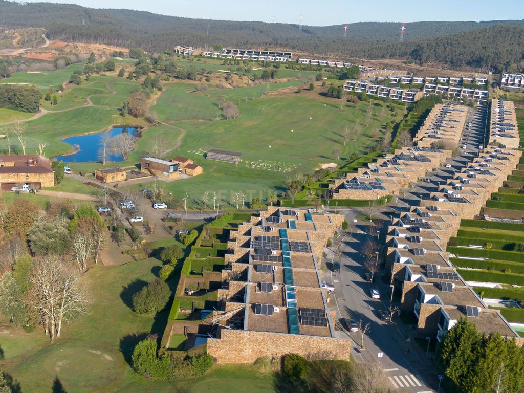Luxuosa Moradia em Santo Tirso com Vista Panorâmica - Image 20