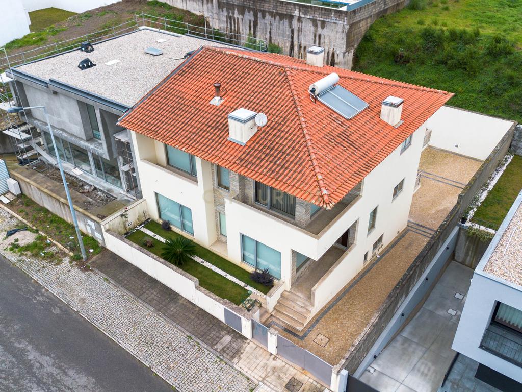 Moradia  de Luxo T4 ( como Nova ) em São Pedro da Cova - Image 64